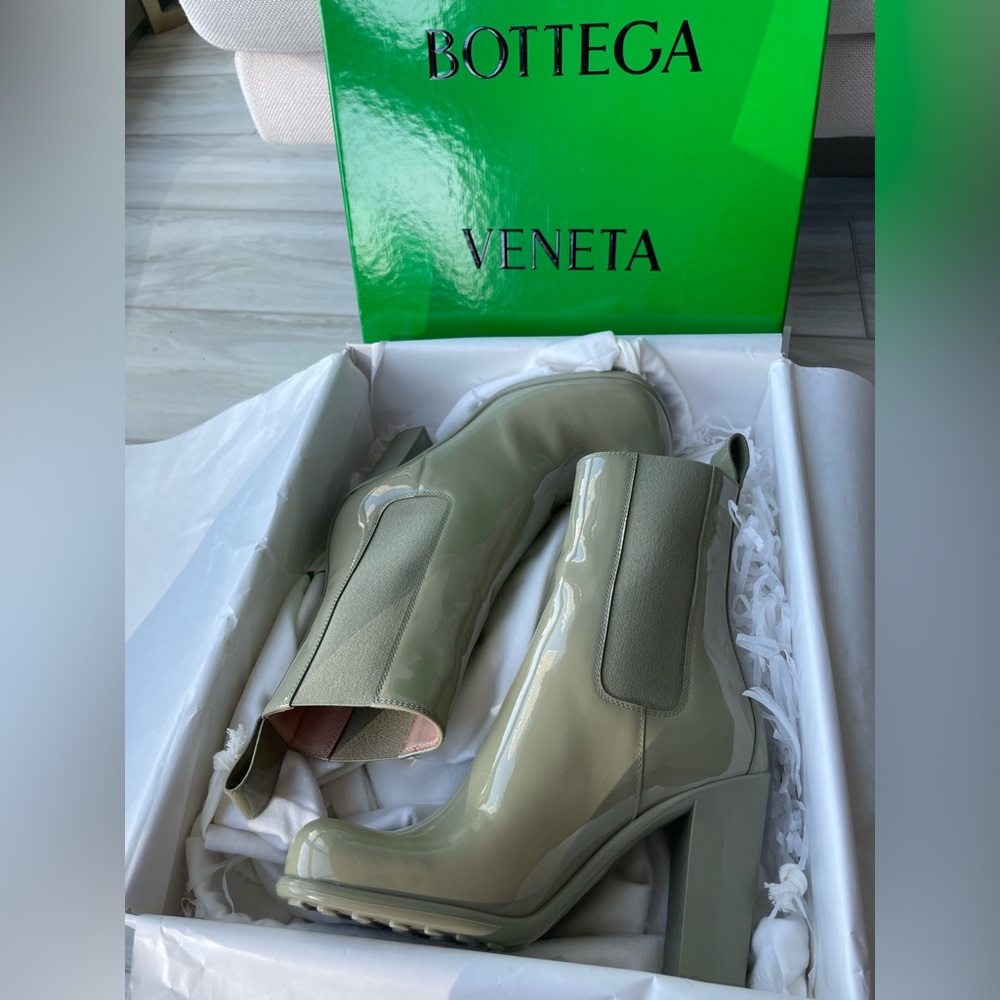 BRAND NEW- BOTTEGA VENETA Lug boots in taupe/green. Perfect for spring